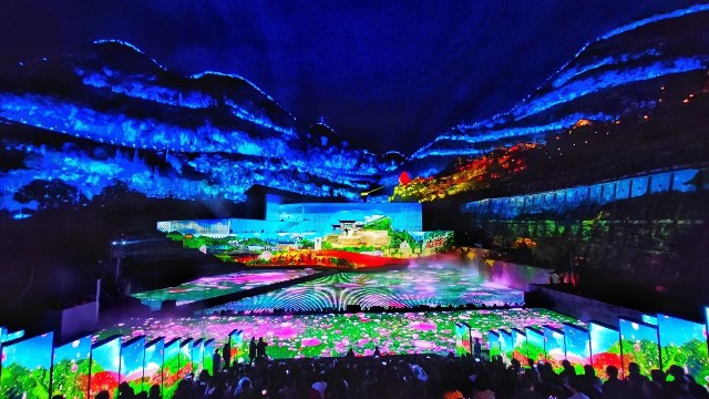 郎酒庄园金樽堡山谷光影秀