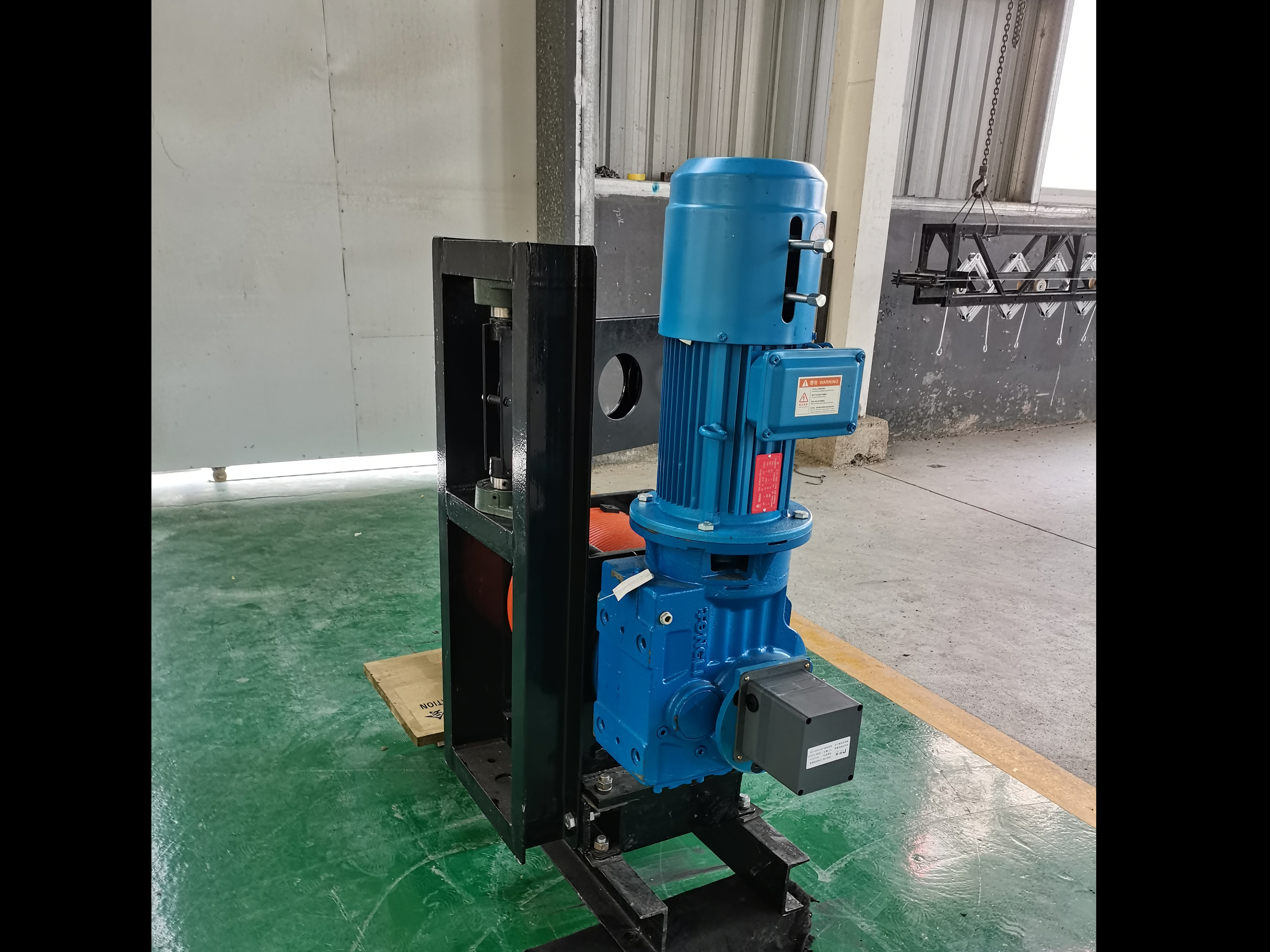 单点吊机                                       4